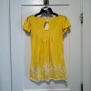 Women's Yellow Keyhole Short Sleeve Tee with Decorative Hem